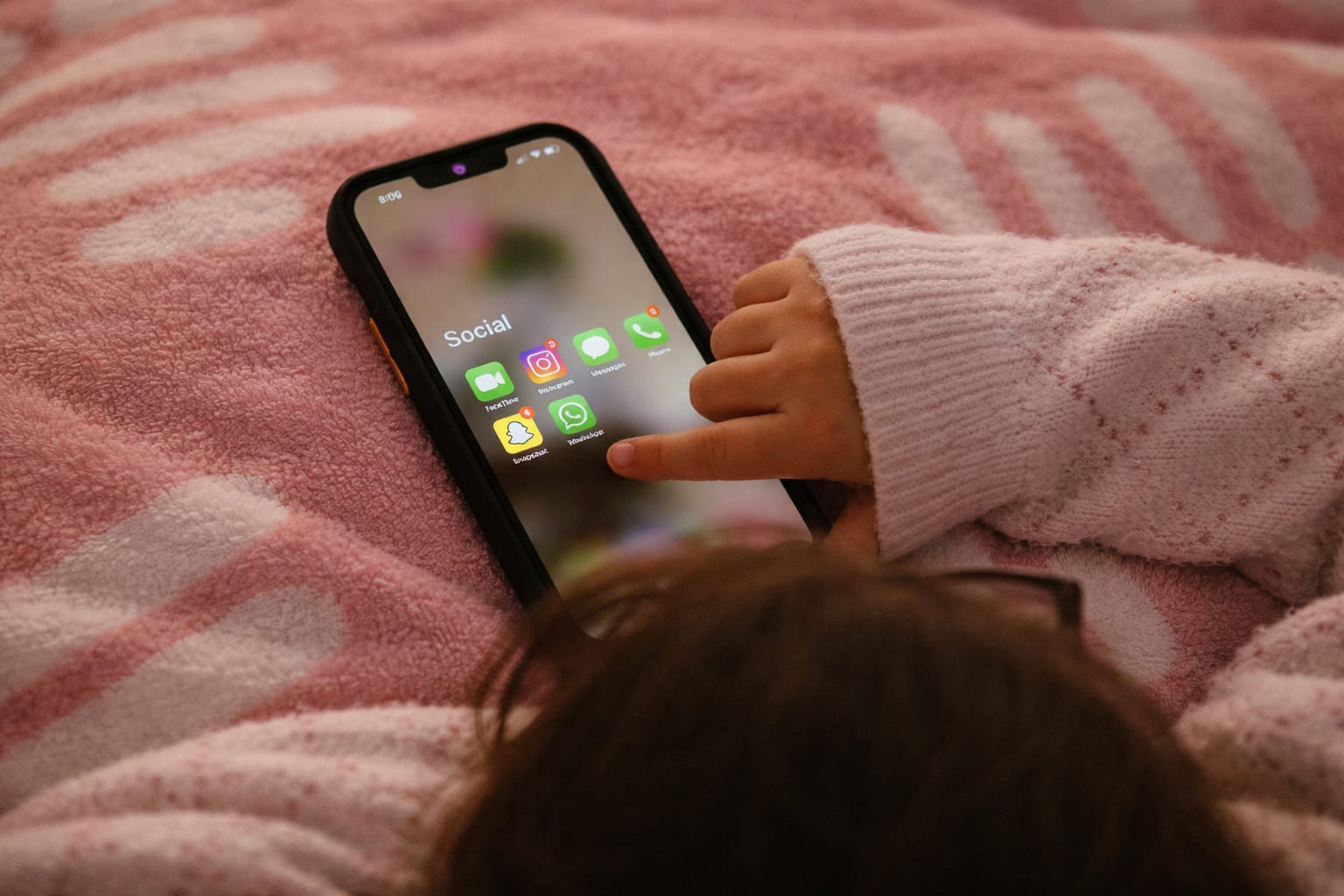 Telefonul personal scade performanța la citit în clasele primare arată un studiu UCLA