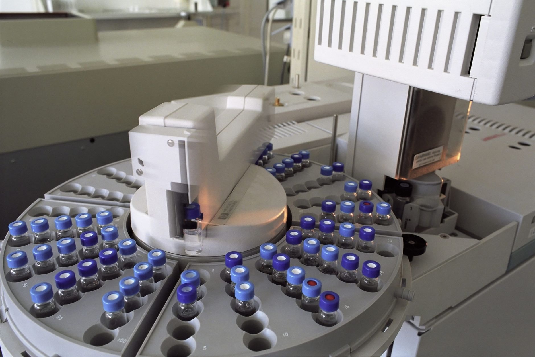 peptide experimentale, Peptidele au ajuns din laborator în trendul de wellness. Eticheta „research use only” nu înseamnă