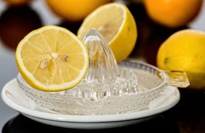 Cum se beau cafeaua, ceaiul și sucurile fără să irite stomacul pe nemâncate