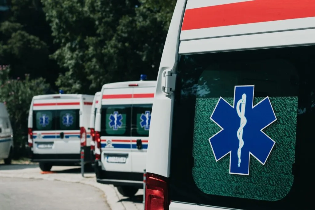 Angajații ambulanțelor riscă salarii plătite incomplet. Lipsesc 168 de milioane de lei pentru noiembrie și decembrie