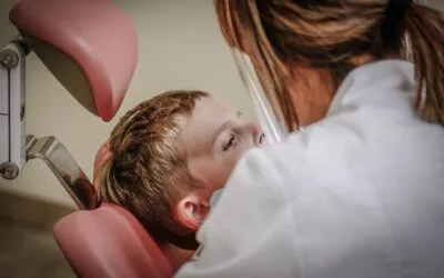 Cariile copiilor pot fi oprite fără freză cu un lichid aplicat pe dinte, arată un studiu clinic